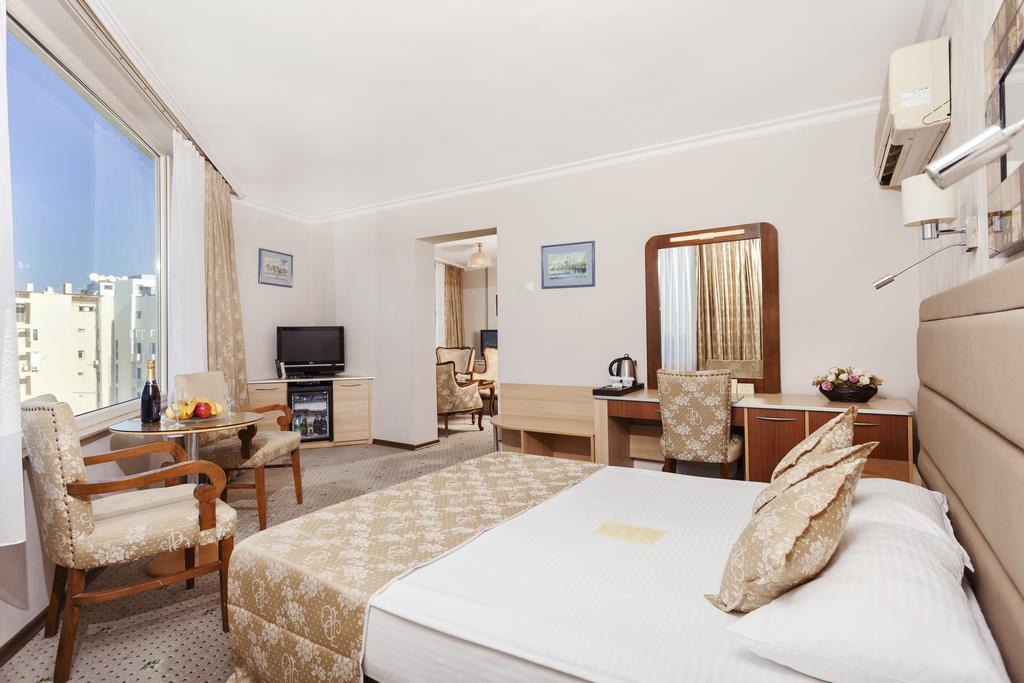 Izmir Palas Hotel Room photo