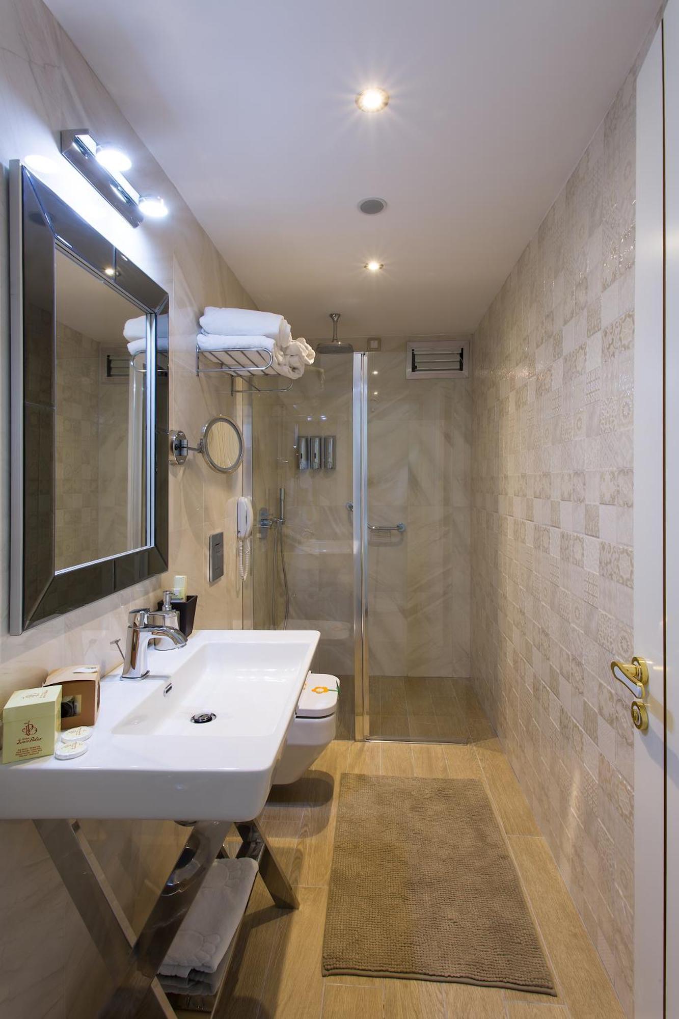 Izmir Palas Hotel Room photo